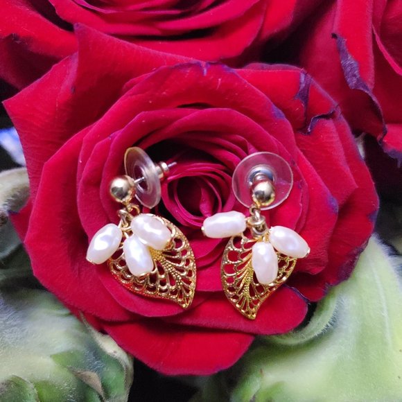 Avon Gold Leaf & Faux Pearl Bead Earrings - Picture 4 of 6